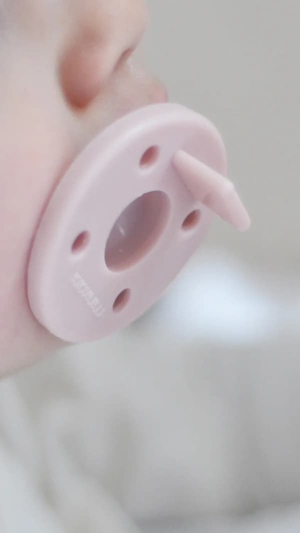 Silikon Dynamisk Napp 2 st MinikOiOi Rosa 0-24m
