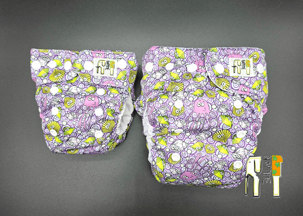 Mini vaskbare microfleecebleer med design af havdyr fra NappiMe.
