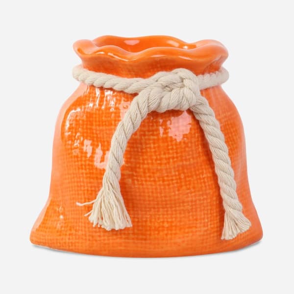 Dekorativ orange ljusstake med snöre