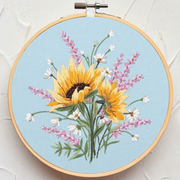 3-delat broderikit med gula blommor