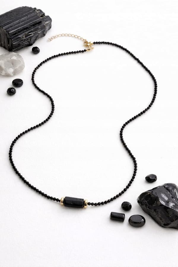 kaulakoru musta turmaliini obsidiaani amuletti kaulakoru luonnonkivet