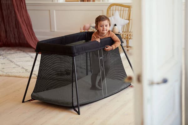 BABYBJORN - LIGHT rejseseng - sort