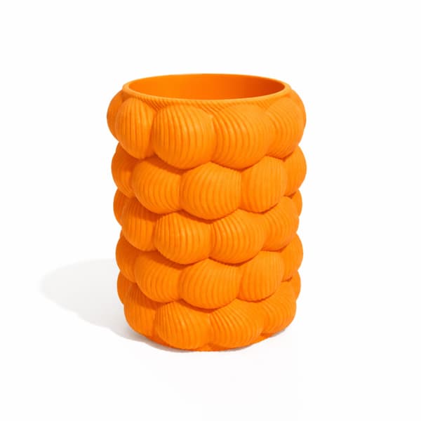 Dekorativ orange vas, strukturell, modern designskulptur