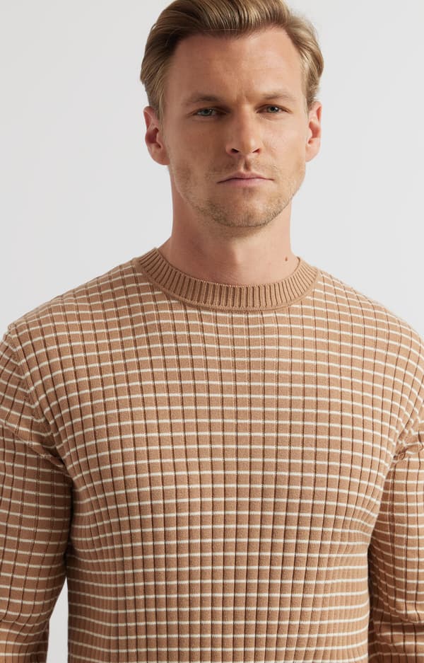 Ribbet sweater med rund hals S