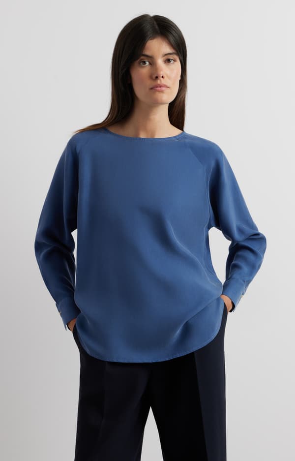 Ensfarvet bluse 38