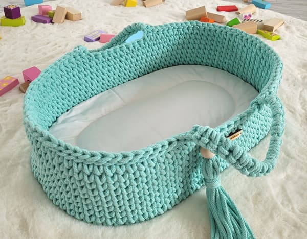 BOHO Bomullskorg Moses för dockor med trävagga - Mint