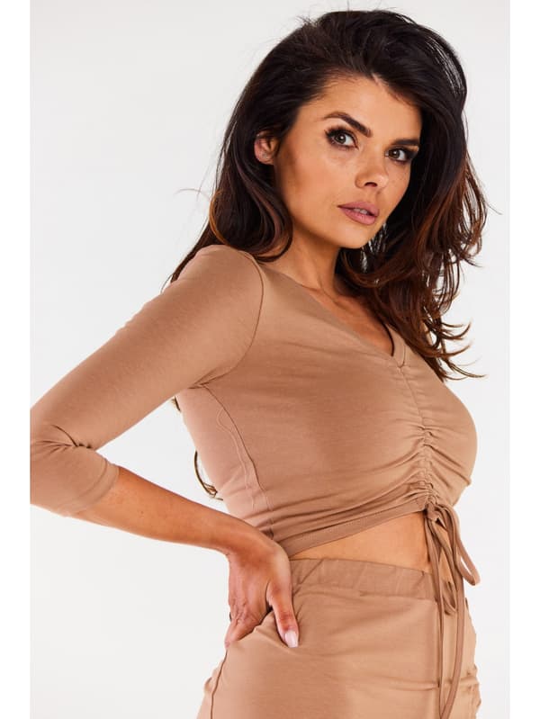 Figursydd blus med ¾ ärmar och V-ringning, beige S