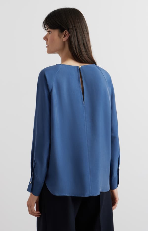 Ensfarvet bluse 40