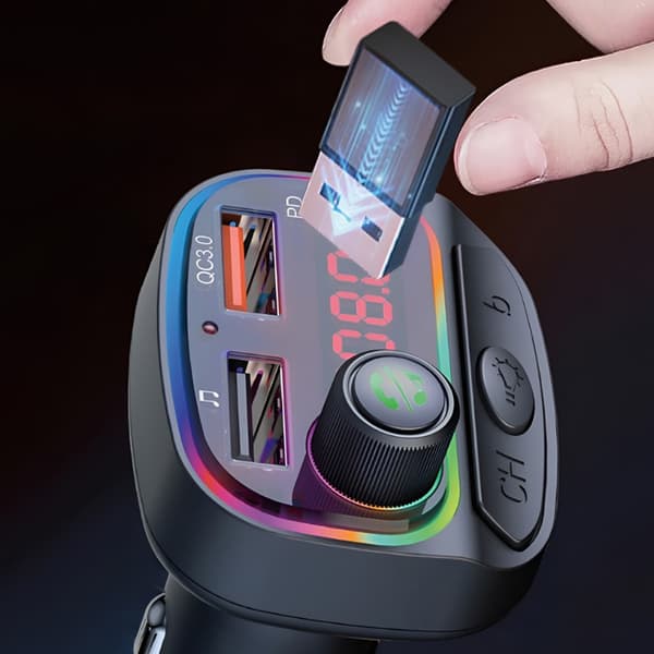 Auton MP3-soittimen Bluetooth-pikalatauslaite