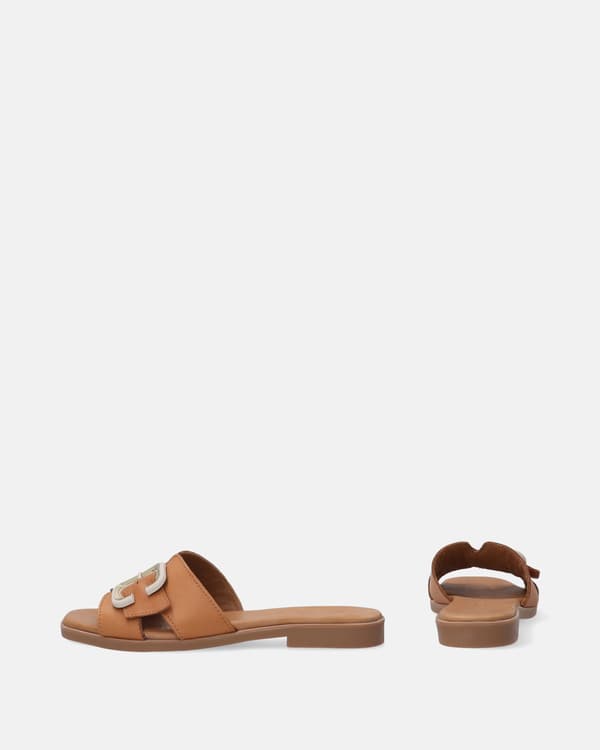 Bruna läderflip-flops med guldspänne Bruna läderflip-flops med guldspänne 36