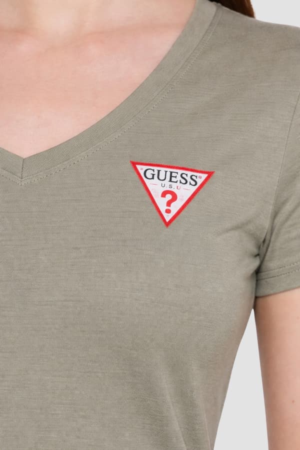 Guess Grön Dam Mini Triangel T-shirt M