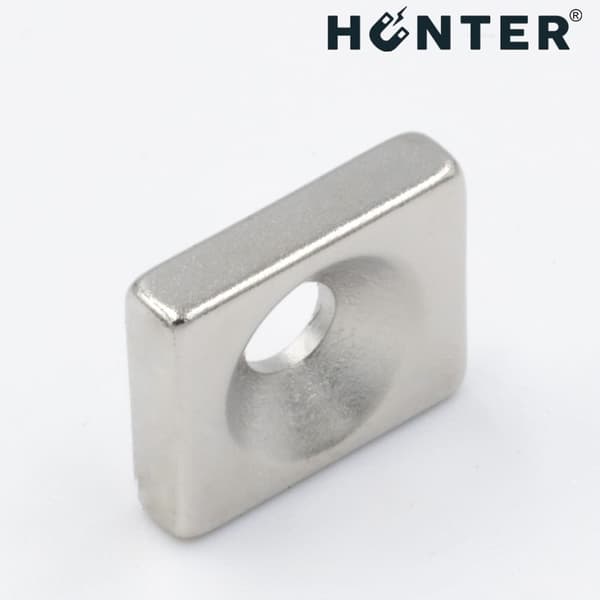 Neodymplattmagnet med skruvhål 12x10x3 mm rektangulär Hunter