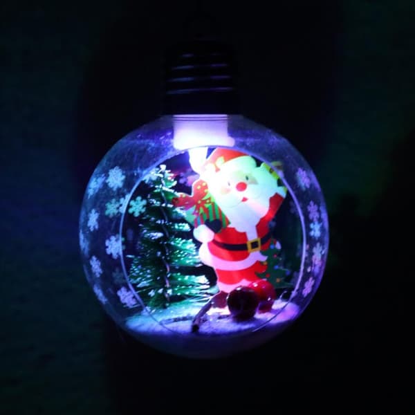 PLASTIKBOLD MED LED-LYS OG JULEMAND 8 CM II
