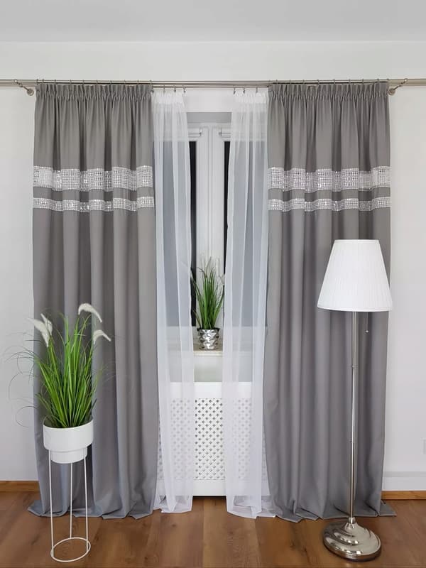 Lysegrå gardiner med strass 2 x 145 x 250 cm