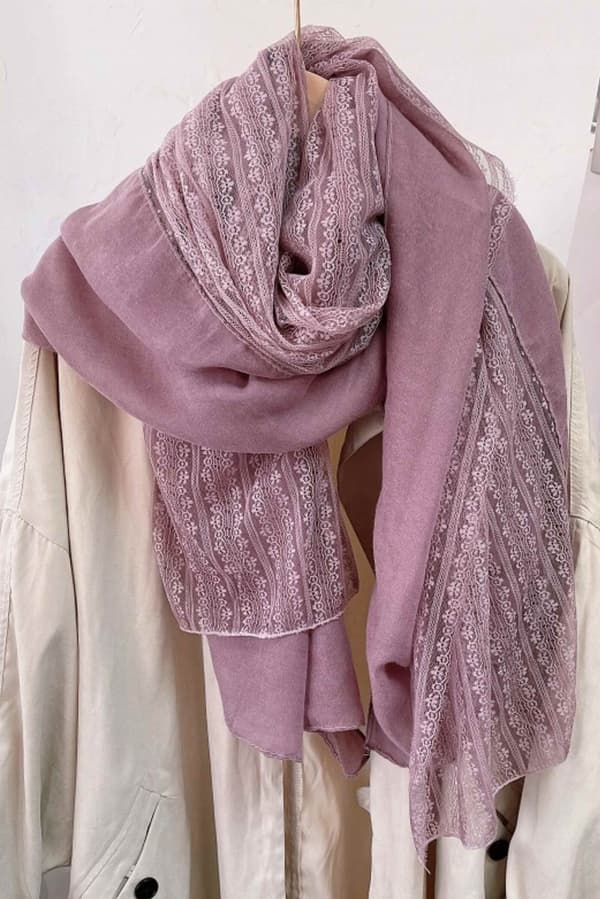 Rosa halsduk med spets 180x90 cm - bomull och polyester