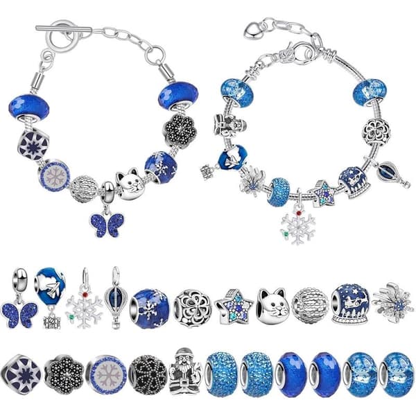 Julkalender med smycken, armband, pärlor och berlocker