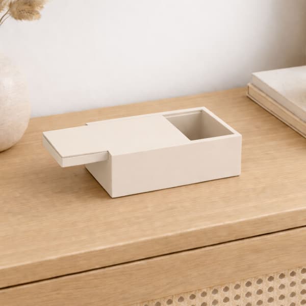 Beige organizer-boks med skydelåg til småting