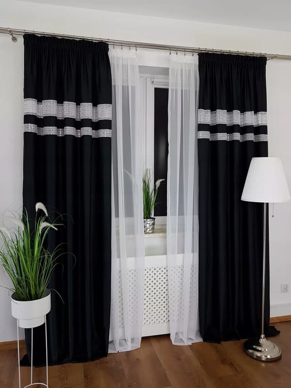 Sorte gardiner med rhinsten 2x 145x250 cm