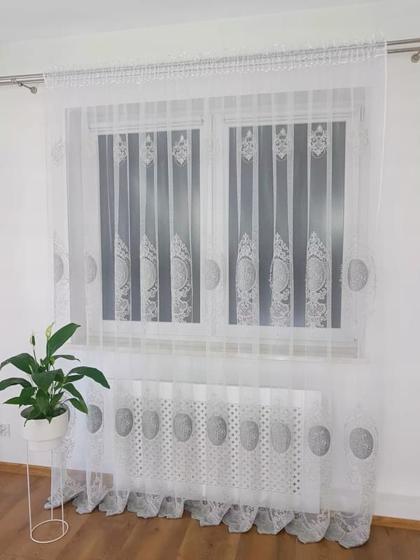Verho kirjonnalla ja samettilla - harmaa 400x250 cm