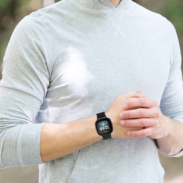 Ranneke Fitbit Versa 4 / Sense 2 -rannekkeelle, musta