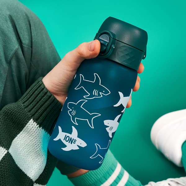 ION8 BPA-vapaa pullo I8RF350PBSHARK Sharks