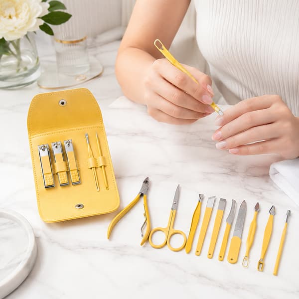 Manicuresæt, negleklipper, saks, etui