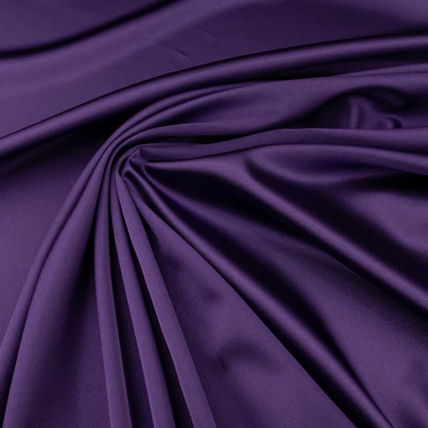 Satiinikangas lycralla, violetti väri