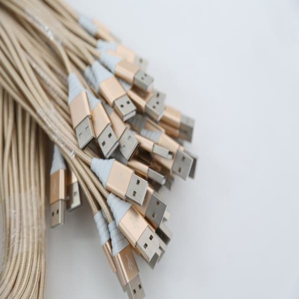 OMEGA MICRO USB TILL USB FLÄTAD TYGKABEL 2A 1M POLYBAG GULD [44052]