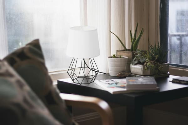 Diamant bordlampe, sort og hvid
