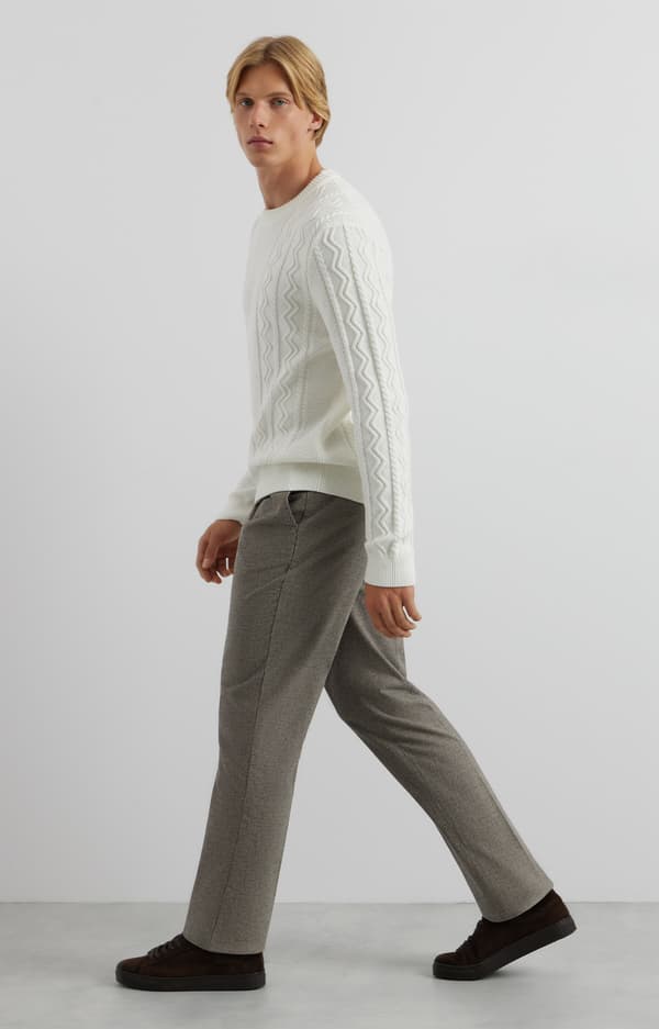 Kabelstrikket sweater med rund hals M