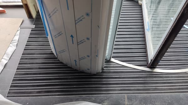 Dørmåtte i aluminium med gummibørstesystem CS22 100x50