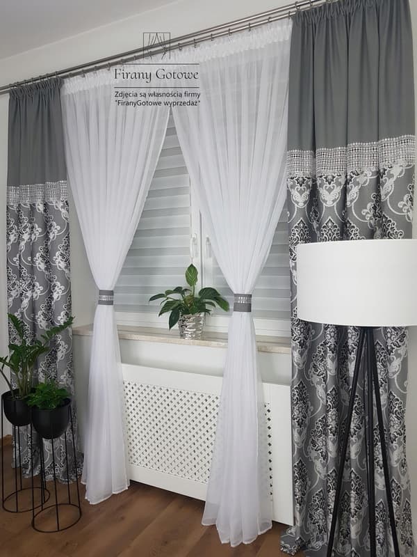 Set med lang gardin og draperier - grå