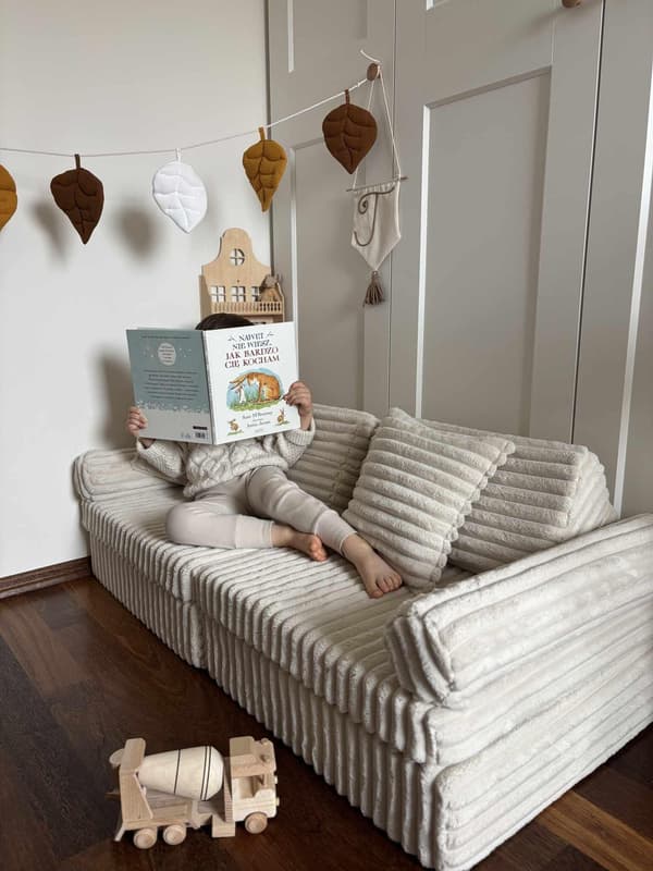 Lille trekant til den beige vaffelsofa