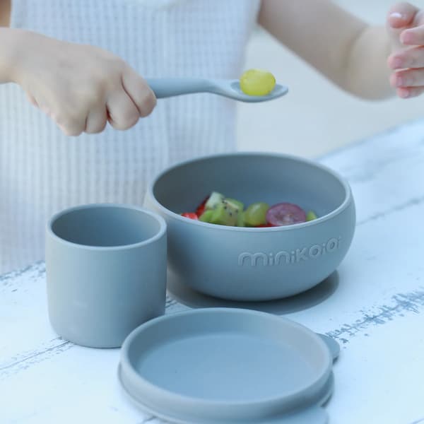 Set med silikonskålar för barn 3+1 element 6m+ MinikOiOi