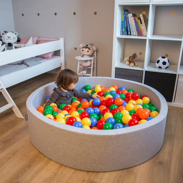 KiddyMoon plastbollar 7 cm röda 700 leksaksbollar set