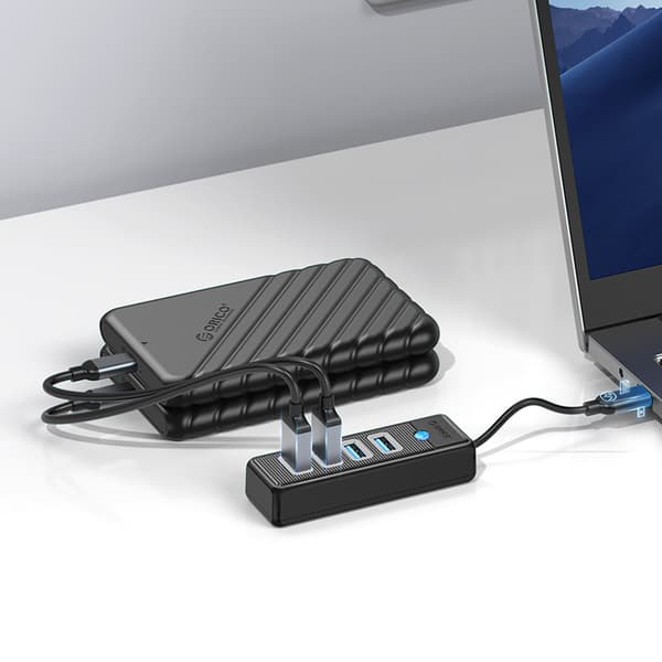 PW4U-C3 USB-C - 4x USB-A -jakaja - musta