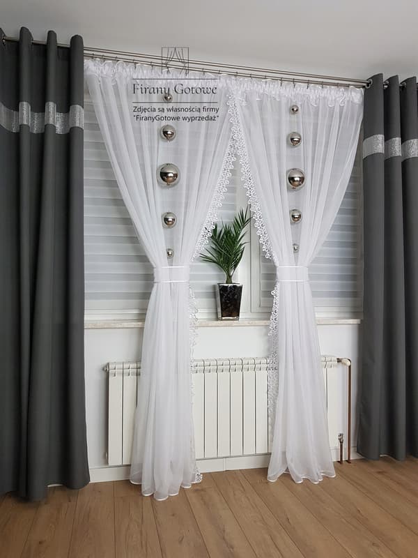 Lång gardin med guipurespets 250 cm
