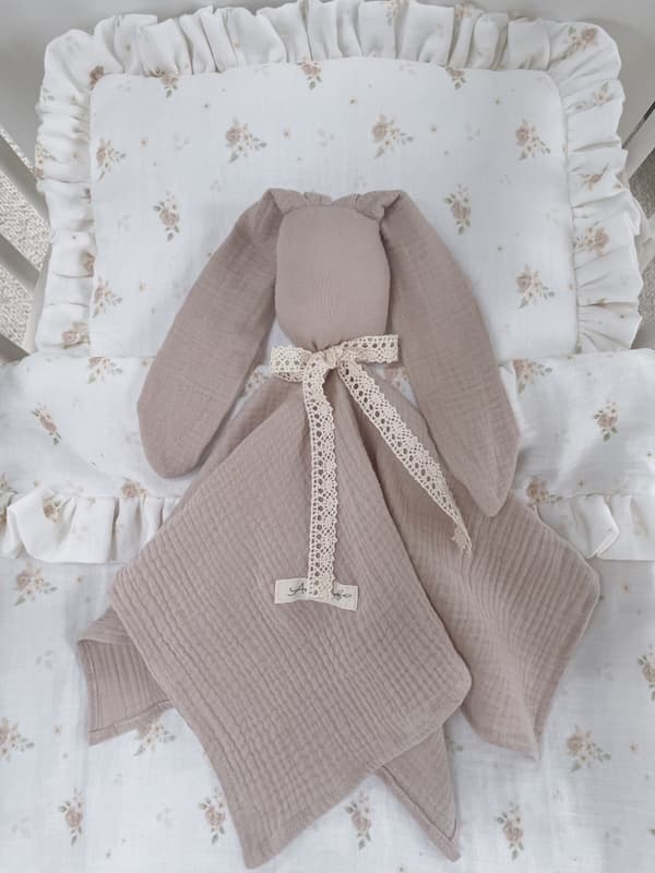 Pupun musliinipehmolelu (Pastelli beige)