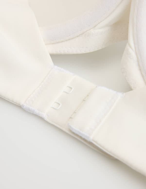 Q1.12 SPACER Esotiq vadderad bh | creme 80D