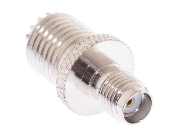 SMA-pistorasia / miniUHF-pistorasiasovitin