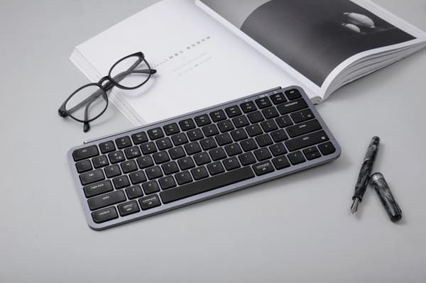 Keychron B1 Pro ultrafladtkeyboard trådløst lavprofilkeyboard retroblåt