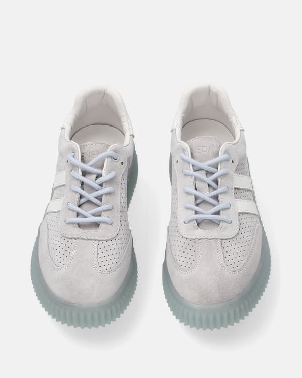 Blå perforerade mockasneakers Blå perforerade mockasneakers 39