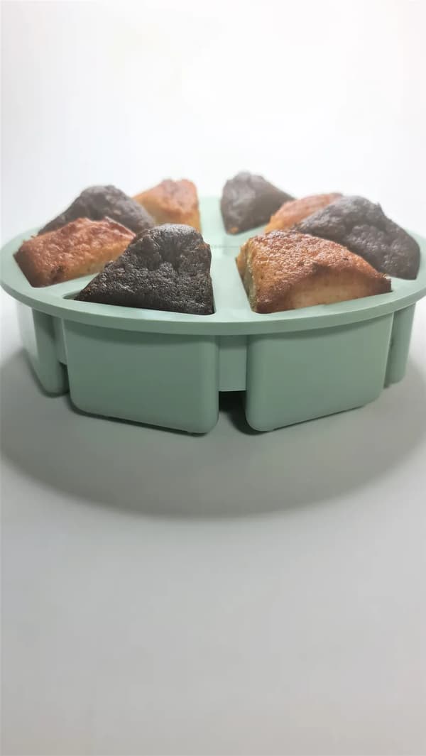 Silikone bageform til mini cupcakes, 8 stk. MinikOiOi Grøn