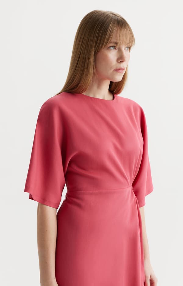 Halkiollinen mekko 34