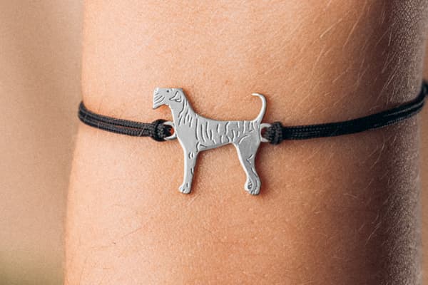 Armband i silverfärgat Airedaleterrier-stil med DLK-spänne
