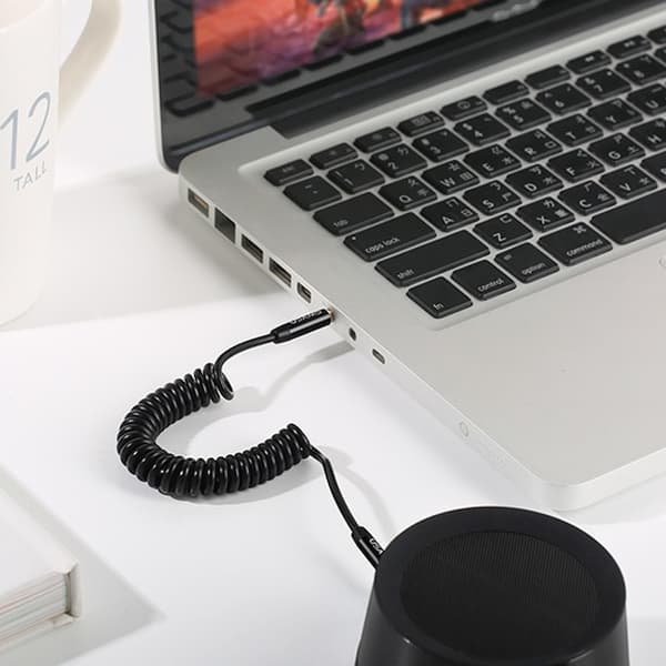 USAMS Spring lydstikadapter 3,5 mm -3,5 mm 1,2 m sort