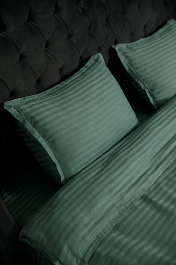 Premium grönt satinbäddset 160x220 100% bomull