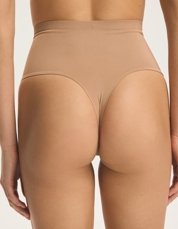 Sömlösa Esotiq högmidjade stringtrosor | Beige S
