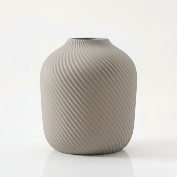 Moderne, minimalistisk, rillet grå vase til blomster og græsser