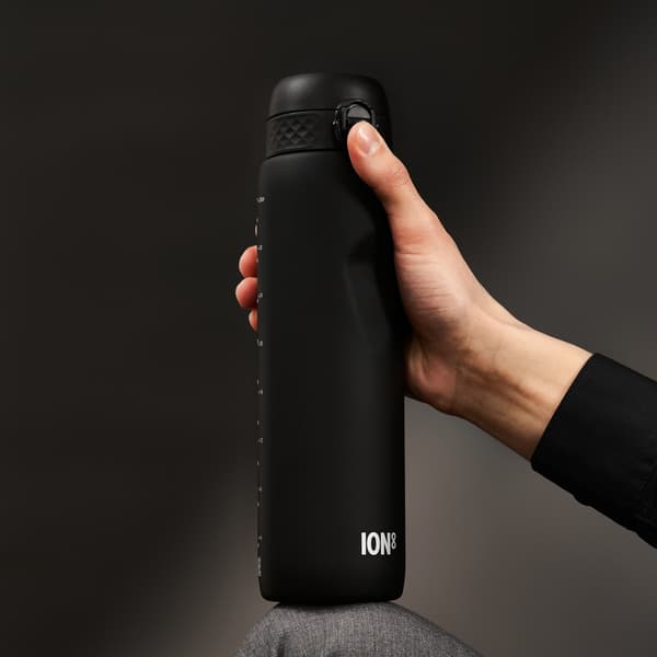 ION8 BPA-vapaa juomapullo I8RF1000BLK musta